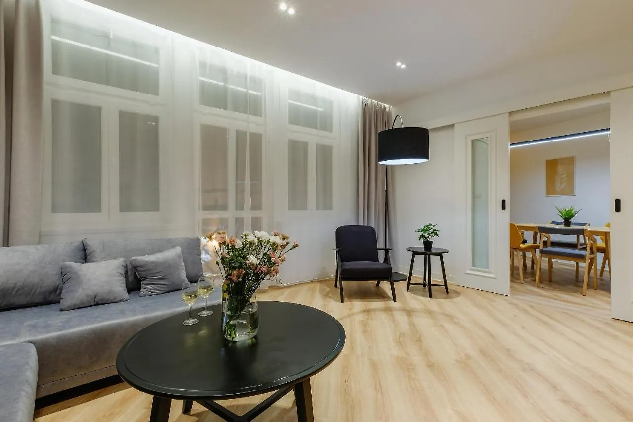 Apartamenty I Pokoje Krupowki 16, Na Szczytach ザコパネ 0*,