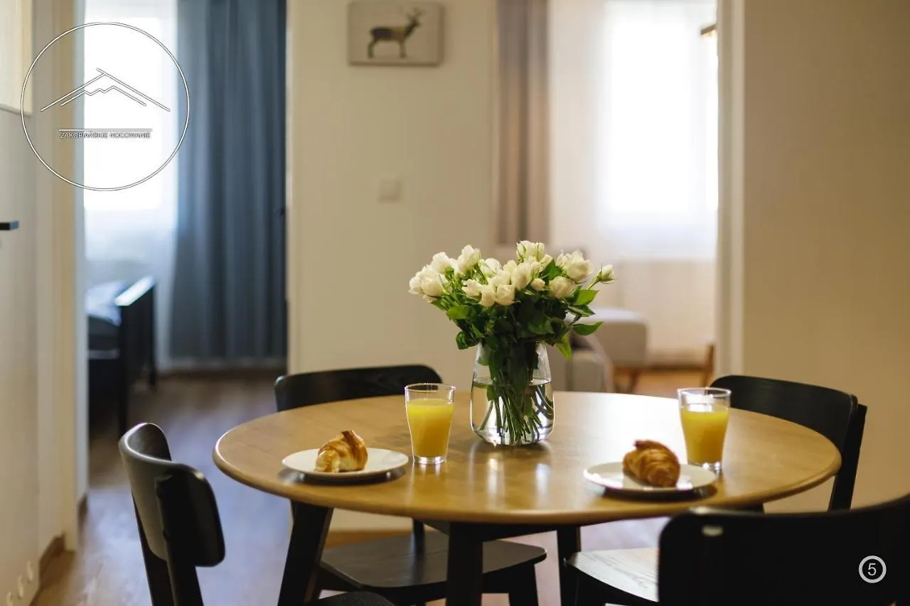 Apartamenty I Pokoje Krupowki 16, Na Szczytach ザコパネ 0*,  ポーランド